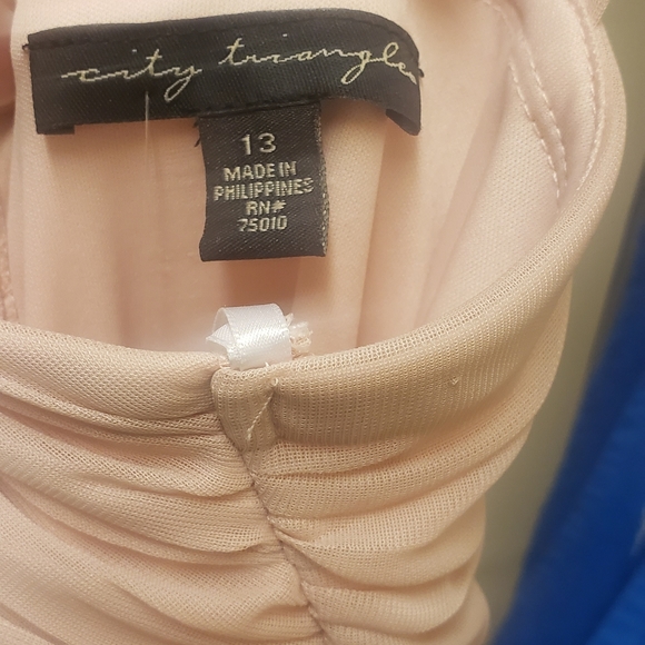 Dress - Picture 3 of 3